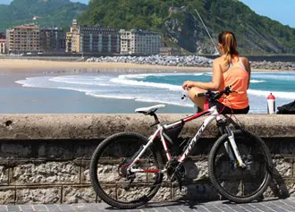 Dar una vuelta en bici de 25 km por la ruta ciclista de Donostia