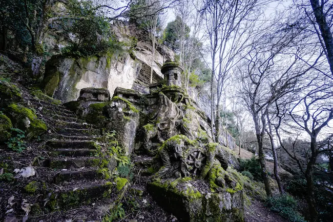 camino de escaleras en el cementerio de los ingleses