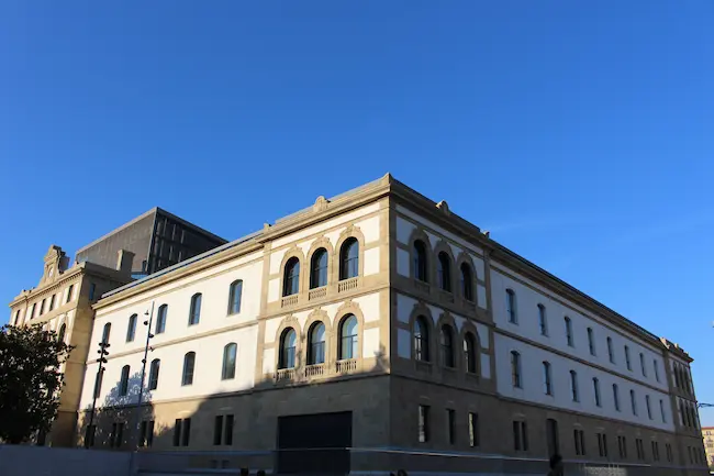 Edificio de Tabakalera, centro cultural y de innovación.
