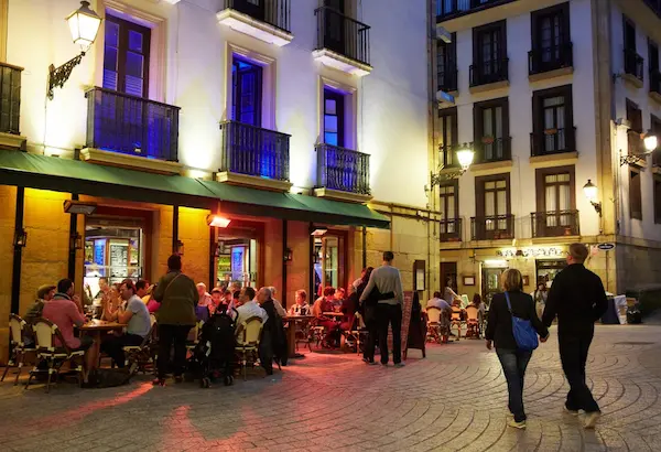 Centro y Parte Vieja: gastronomía, compras y tradición