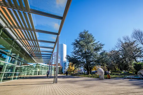 Entrada del Eureka! Zientzia Museoa, un lugar donde podrás combinar el aprendizaje con la diversión