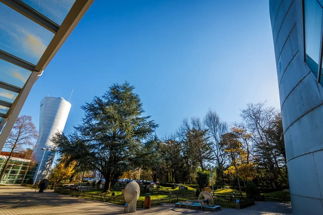 Parque Miramon junto a Eureka! Zientzia Museoa