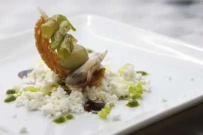 Una reinterpretación gourmet de la gilda: tradición y sofisticación en cada bocado.