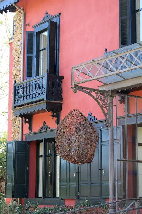 Detalle de la fachada de la finca de Cristina Enea