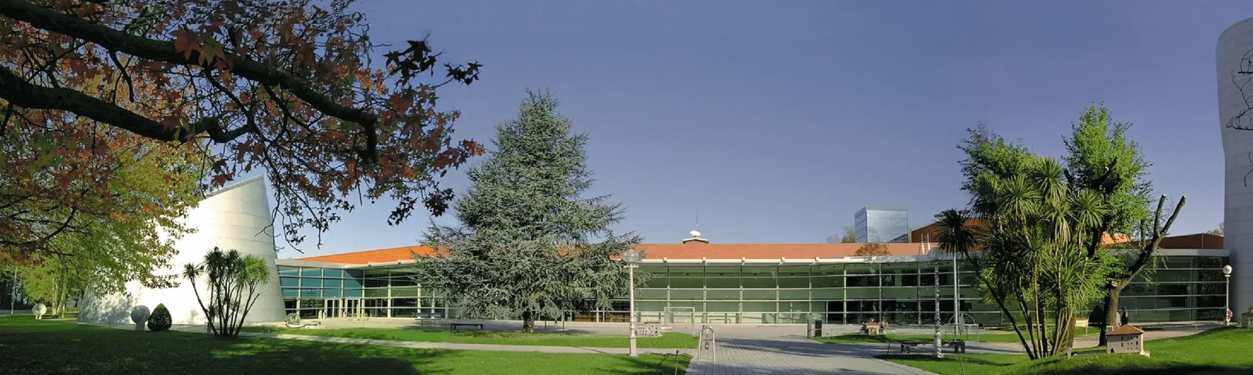 Vista panorámica del Parque de Miramón y sus jardines.