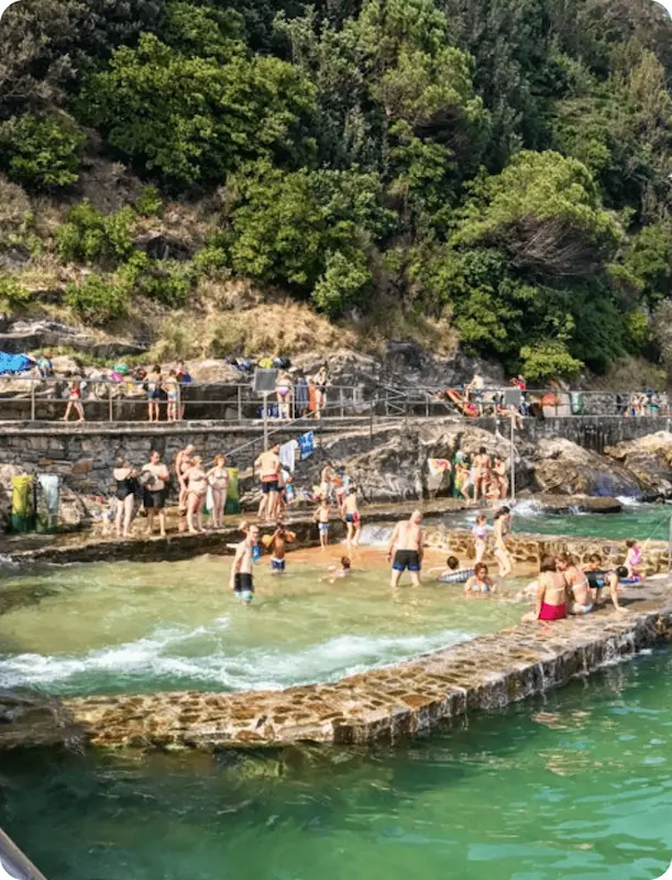 Gente bañandose en Ondarreta