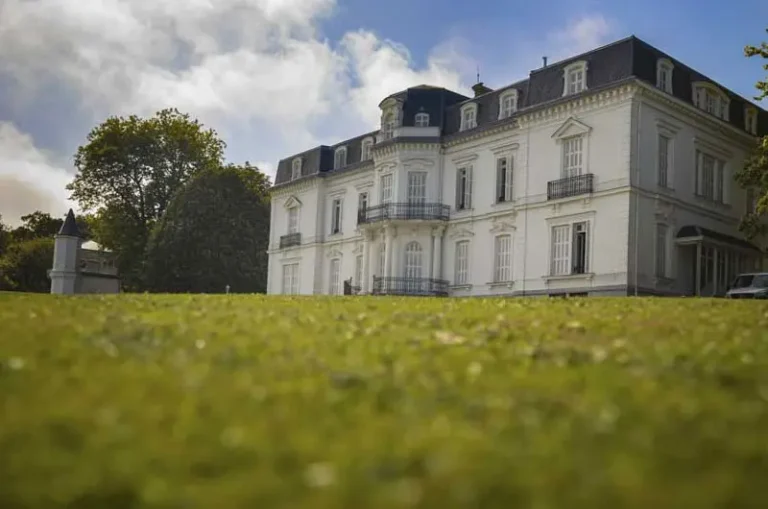 A fairy-tale city rising from among parks and palaces