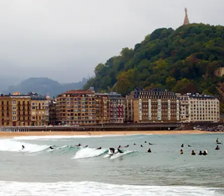 Temporada de surf en Donostia/San Sebastián