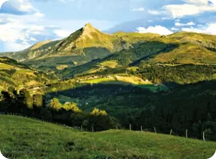 Paisaje verde de los montes de Aralar.