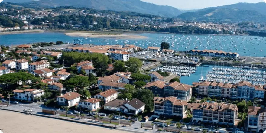 Panorama de Hendaya y su puerto